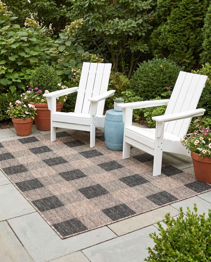 4' x 6' Easy-Clean Checkered Indoor / Outdoor Rug
