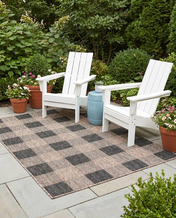 Detail image of 4' x 6' Easy-Clean Checkered Indoor / Outdoor Rug
