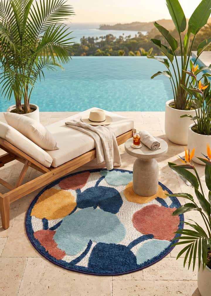 3' 3 x 3' 3 Easy-Clean Belize Indoor / Outdoor Round Rug