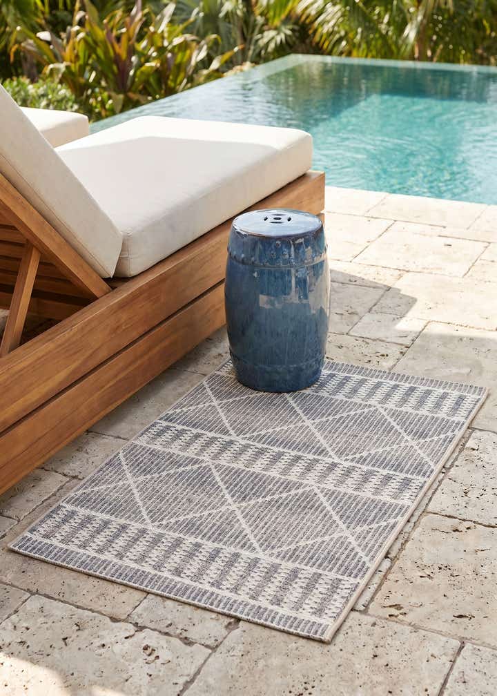 2' x 3' Easy-Clean Trellis Indoor / Outdoor Rug