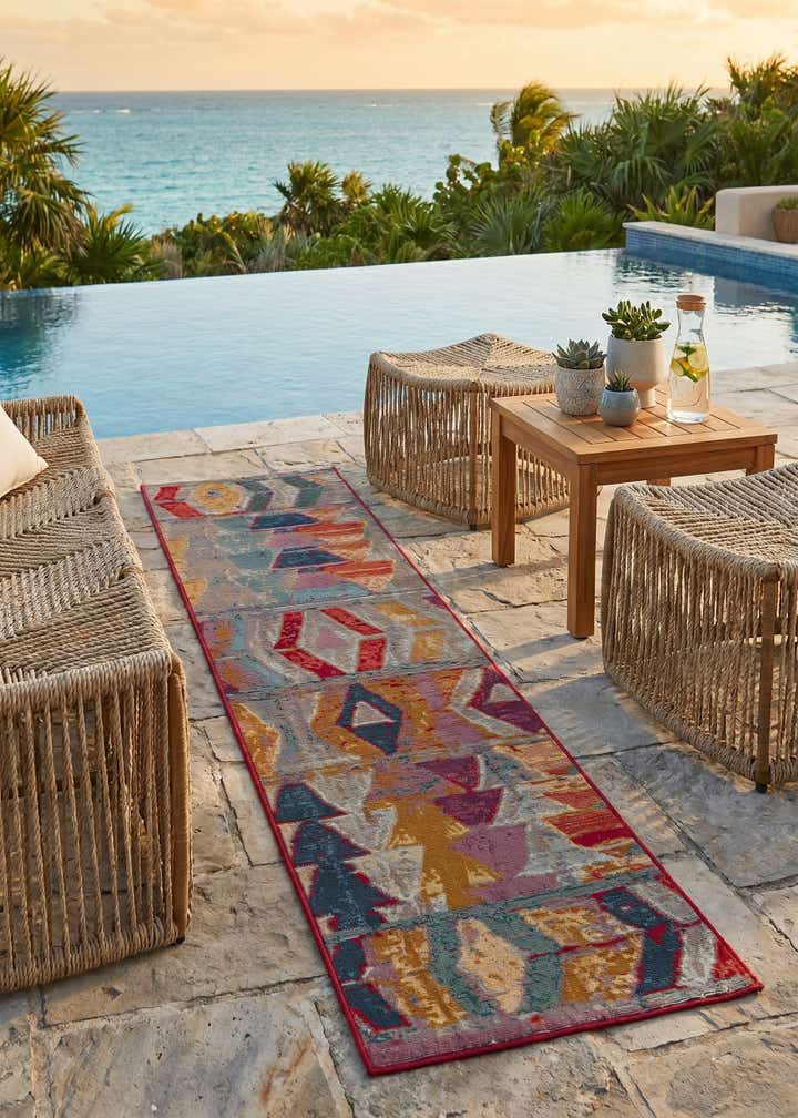 2' x 8' Easy-Clean Modern Indoor / Outdoor Runner Rug