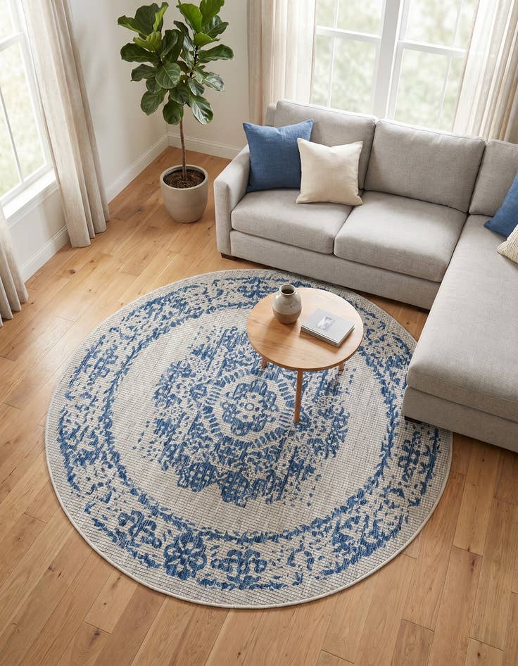 Detail image of 5' 3 x 5' 3 Easy-Clean Traditional Indoor / Outdoor Round Rug