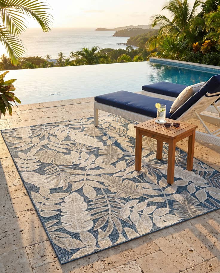 Detail image of 4' 5 x 6' Easy-Clean Botanical Indoor / Outdoor Rug