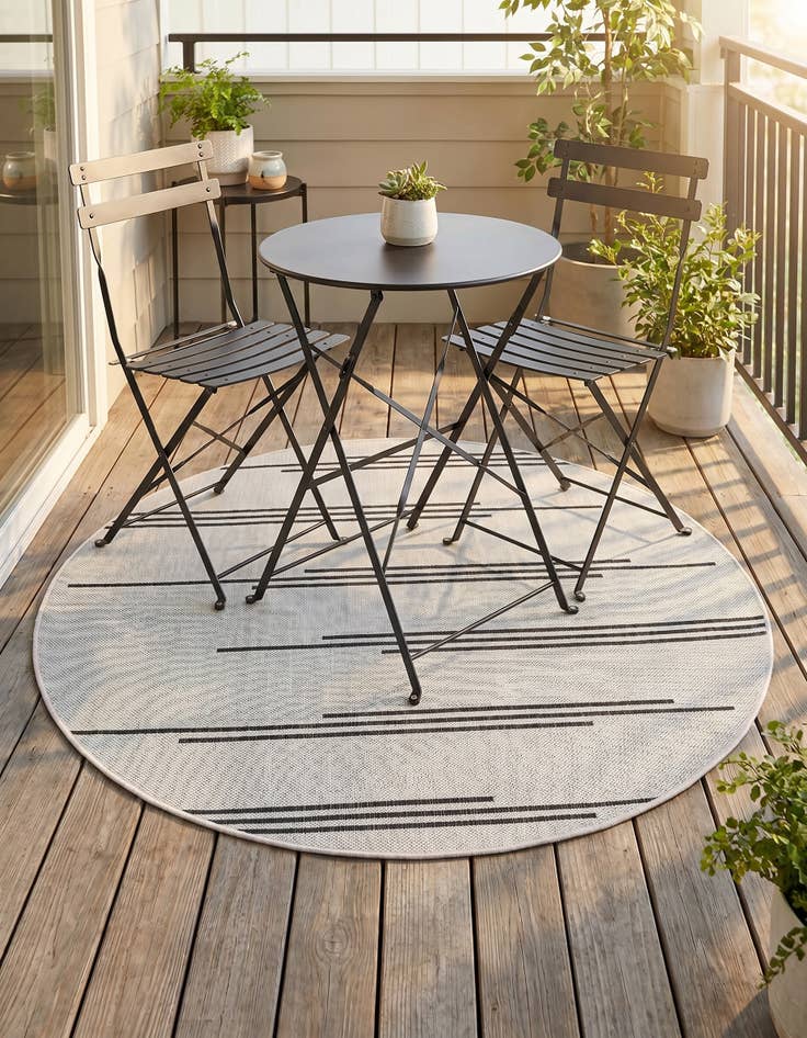 Detail image of 4' x 4' Easy-Clean Modern Indoor / Outdoor Round Rug