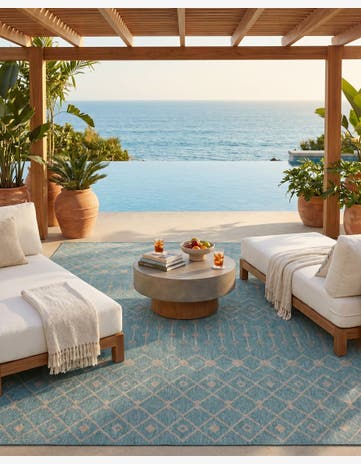 7' 10 x 10' Easy-Clean Lattice Indoor / Outdoor Rug