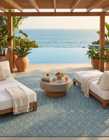 7' 10 x 10' Easy-Clean Lattice Indoor / Outdoor Rug
