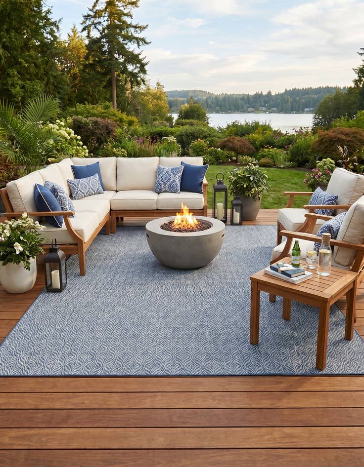 Detail image of 9' x 12' Easy-Clean Lattice Indoor / Outdoor Rug