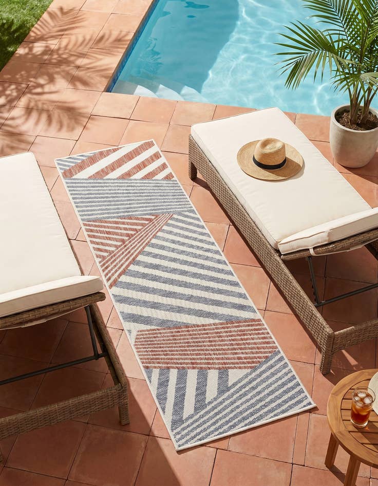 Detail image of 2' x 6' Easy-Clean Jill Zarin Indoor / Outdoor Runner Rug