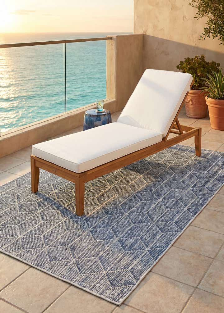 4' 1 x 6' 1 Easy-Clean Lattice Indoor / Outdoor Rug