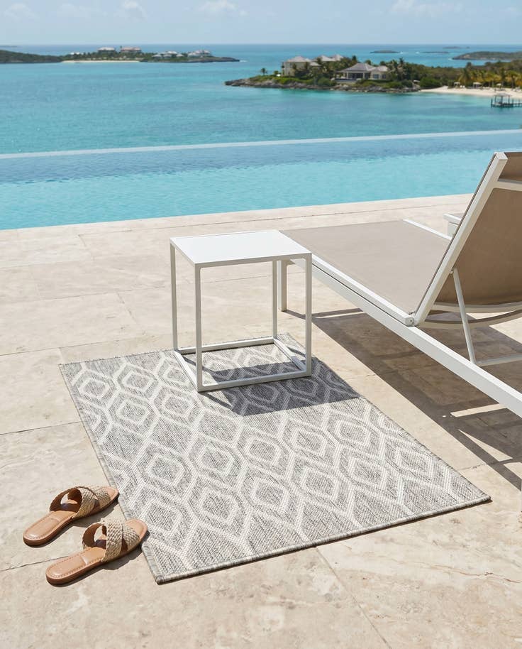 Detail image of 2' x 3' Easy-Clean Jill Zarin Turks and Caicos Indoor / Outdoor Rug