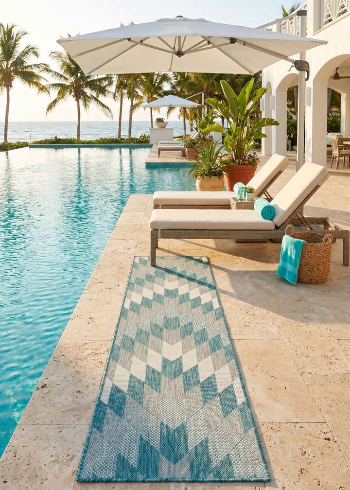 2' x 8' Easy-Clean Modern Indoor / Outdoor Runner Rug