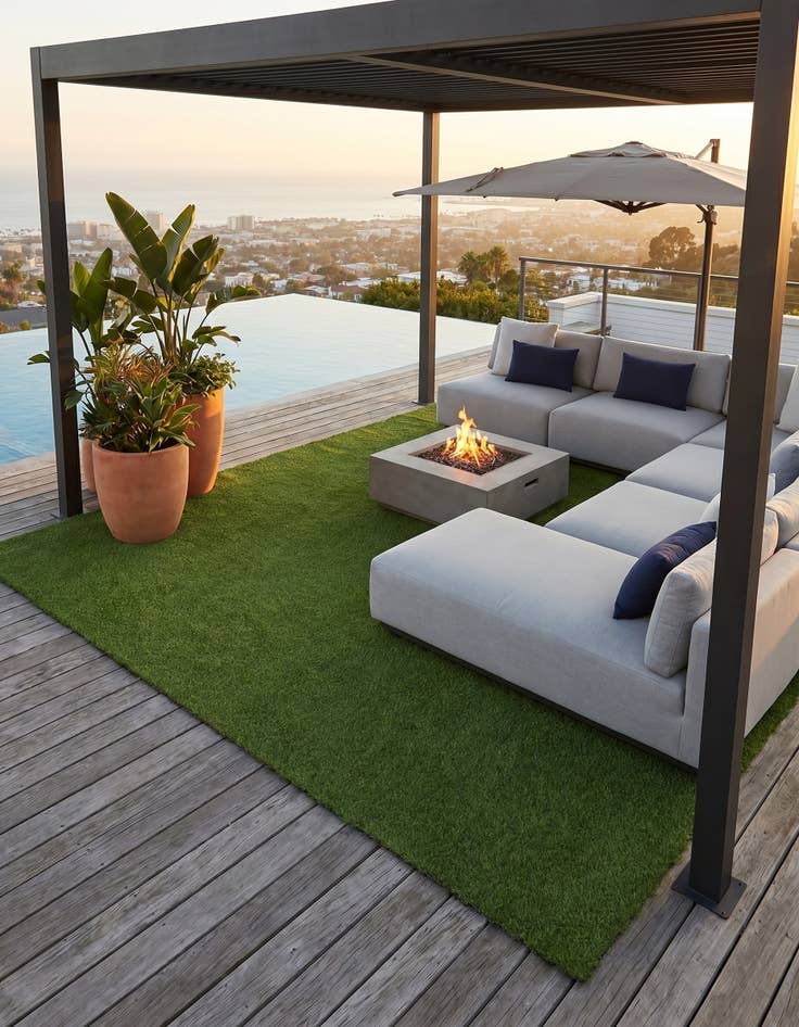 Detail image of 7' 10 x 10' Easy-Clean Grass Indoor / Outdoor Rug