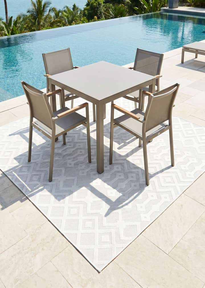 7' 10 x 7' 10 Easy-Clean Trellis Textured Indoor / Outdoor Square Rug