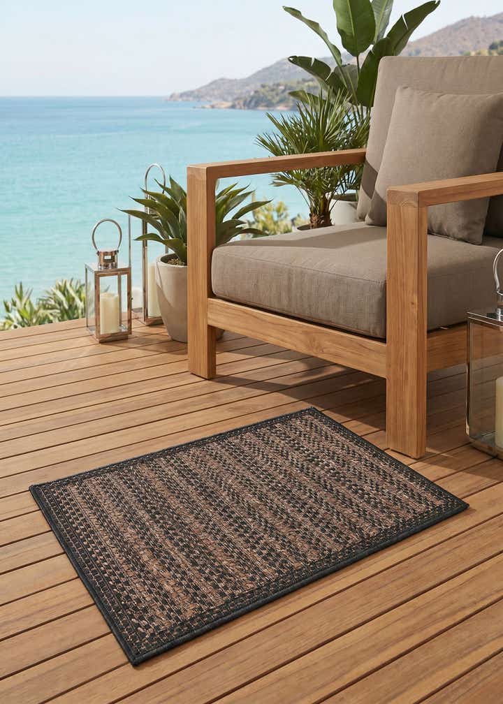 2' 2 x 3' Easy-Clean Border Indoor / Outdoor Rug
