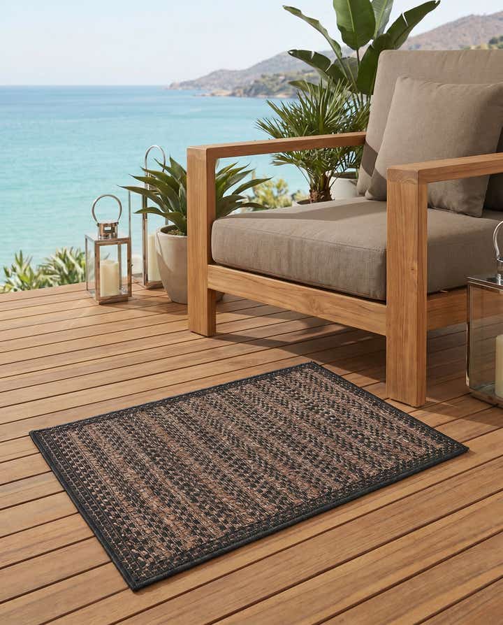 2' 2 x 3' Easy-Clean Border Indoor / Outdoor Rug