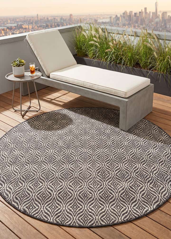 5' 3 x 5' 3 Easy-Clean Trellis Indoor / Outdoor Round Rug