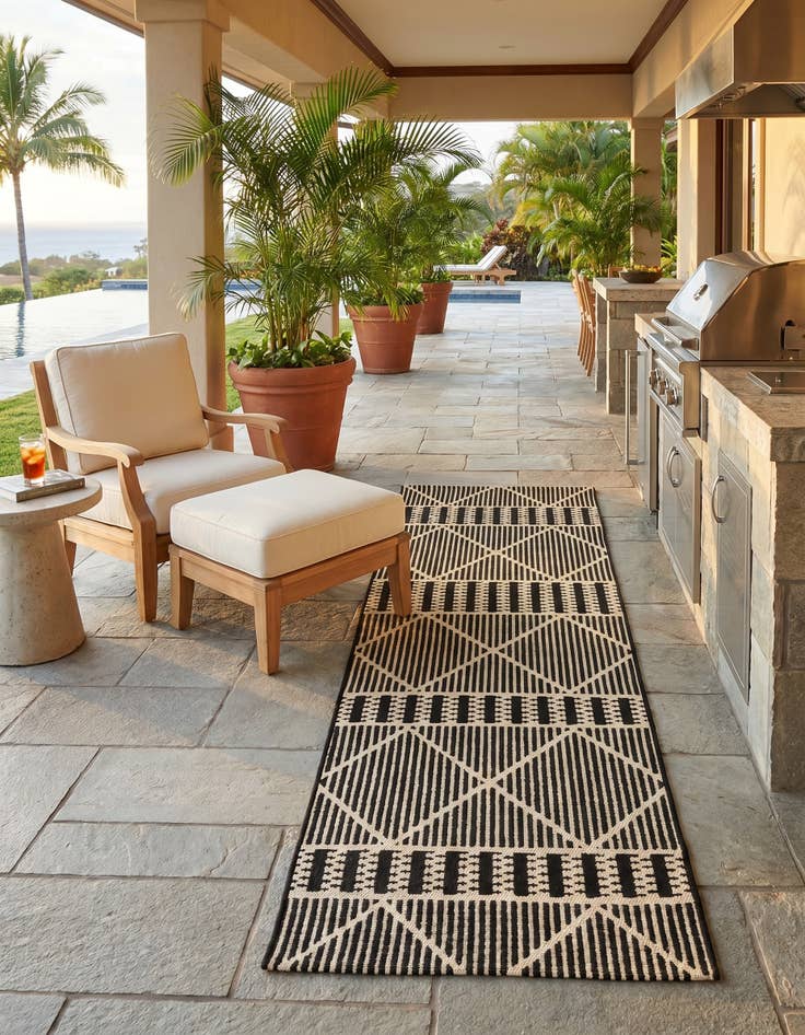 Detail image of 2' x 6' Easy-Clean Trellis Indoor / Outdoor Runner Rug