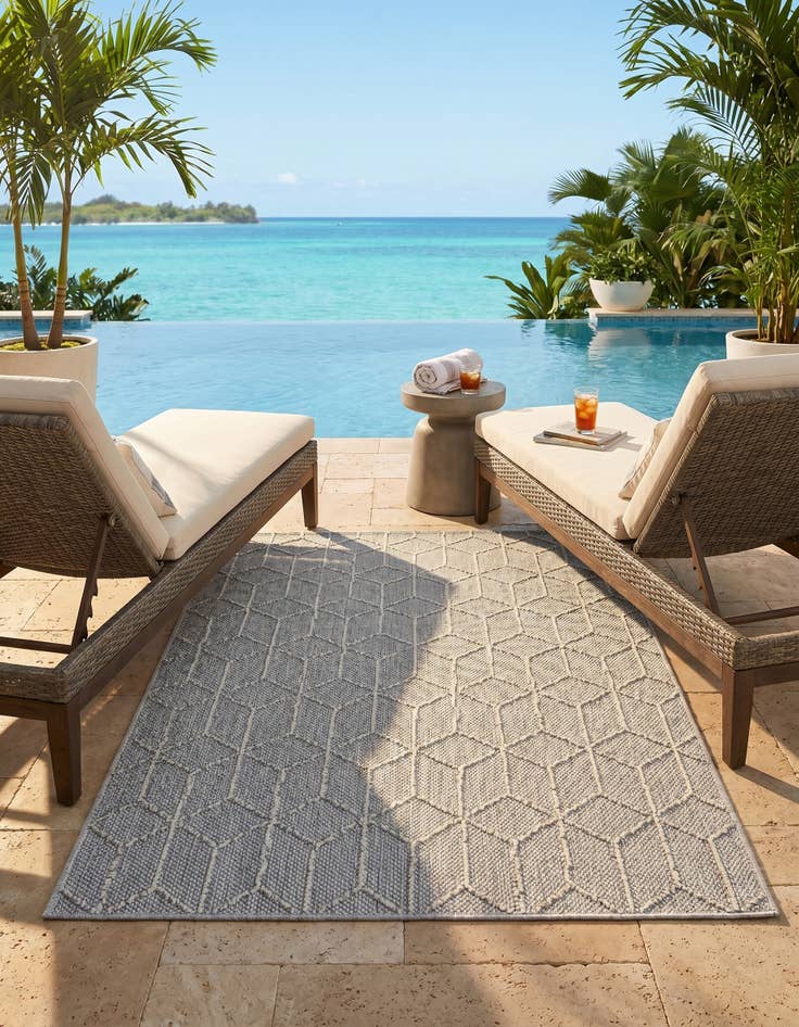 Detail image of 4' 1 x 6' 1 Easy-Clean Trellis Indoor / Outdoor Rug