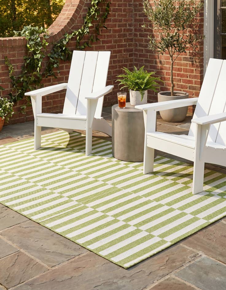 Detail image of 4' x 6' Easy-Clean Ribbon Indoor / Outdoor Rug