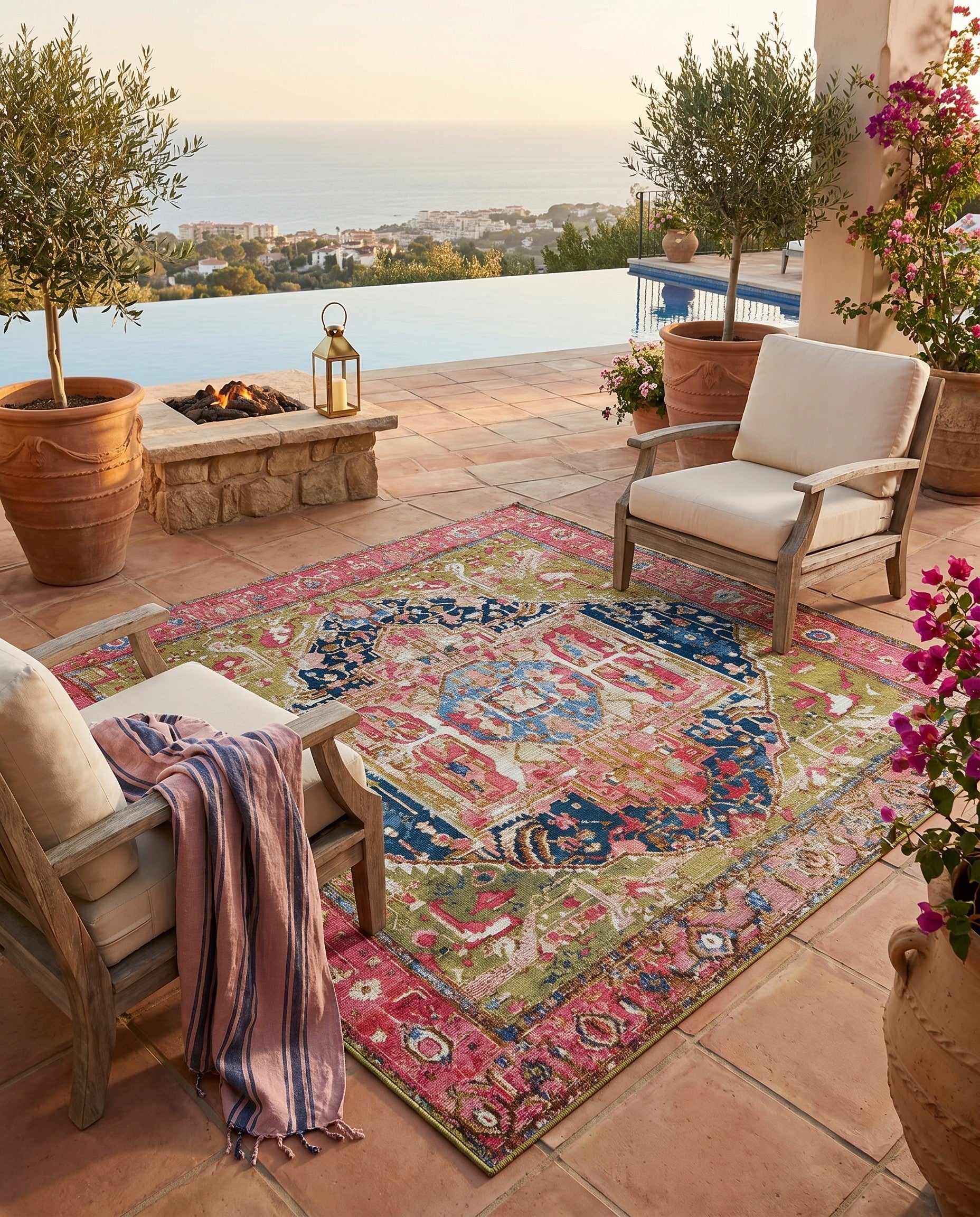 6' x 6' Easy-Clean Traditional Indoor / Outdoor Square Rug