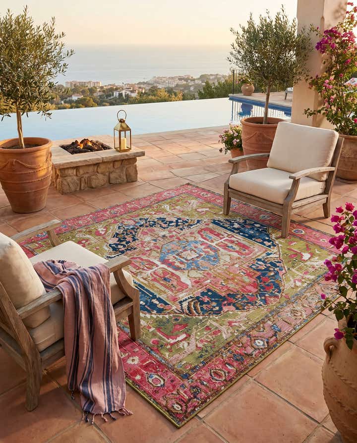 6' x 6' Easy-Clean Traditional Indoor / Outdoor Square Rug