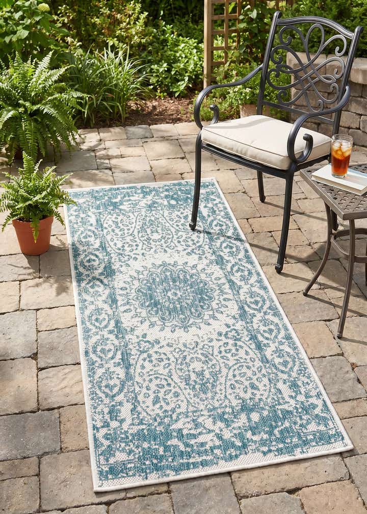 2' x 4' Easy-Clean Traditional Indoor / Outdoor Runner Rug
