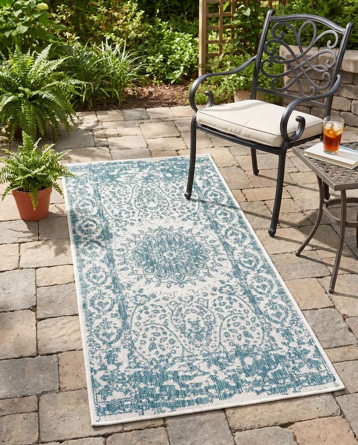 2' x 4' Easy-Clean Traditional Indoor / Outdoor Runner Rug