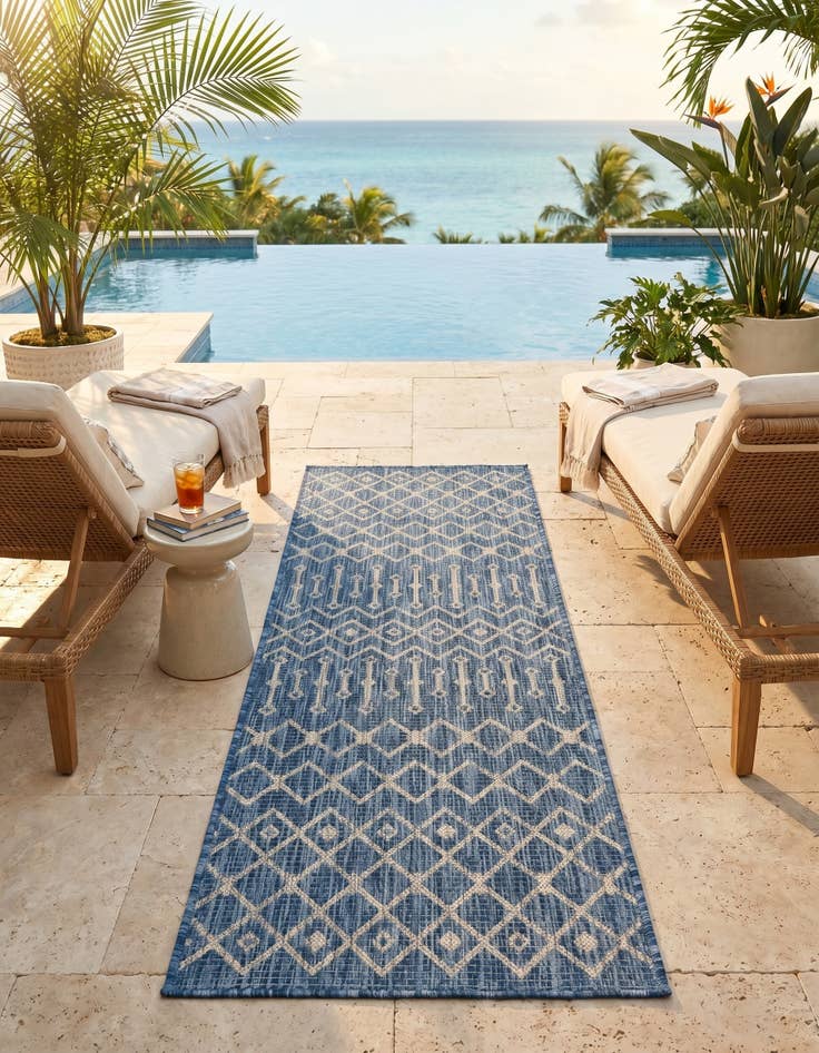 Detail image of 2' x 6' Easy-Clean Lattice Indoor / Outdoor Runner Rug