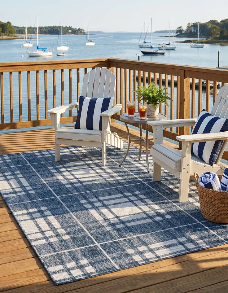 Detail image of 4' x 6' Easy-Clean Checkered Indoor / Outdoor Rug
