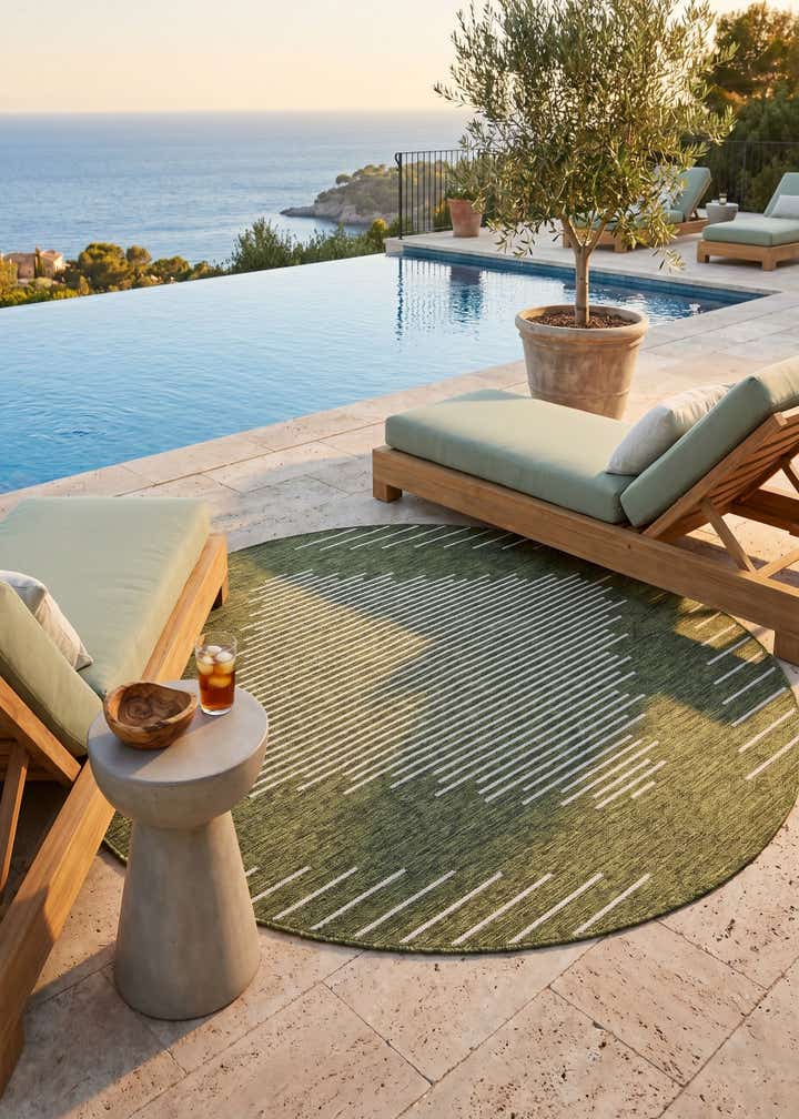 7' 10 x 7' 10 Easy-Clean Modern Indoor / Outdoor Round Rug