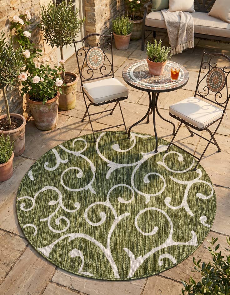 Detail image of 4' x 4' Easy-Clean Botanical Indoor / Outdoor Round Rug