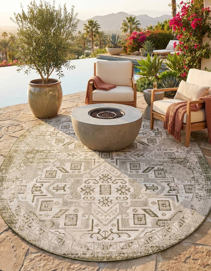 Detail image of 7' 10 x 10' Easy-Clean Aztec Indoor / Outdoor Oval Rug