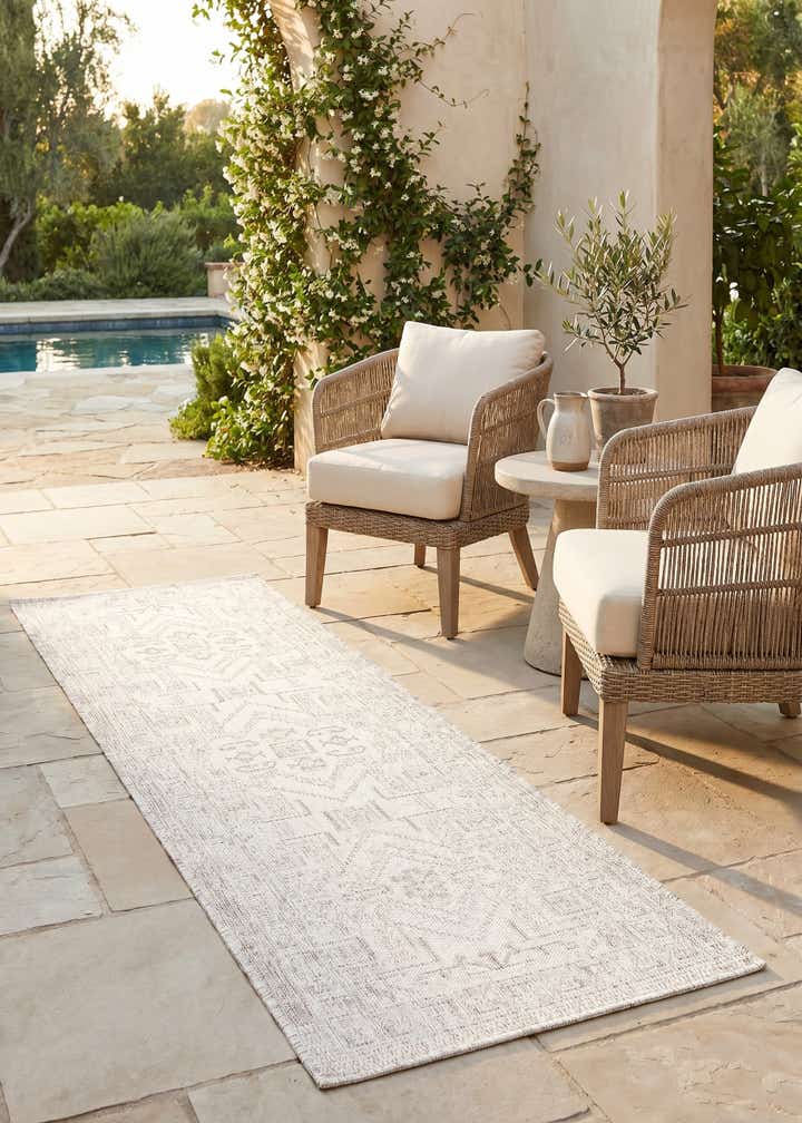 2' x 8' Easy-Clean Aztec Indoor / Outdoor Runner Rug