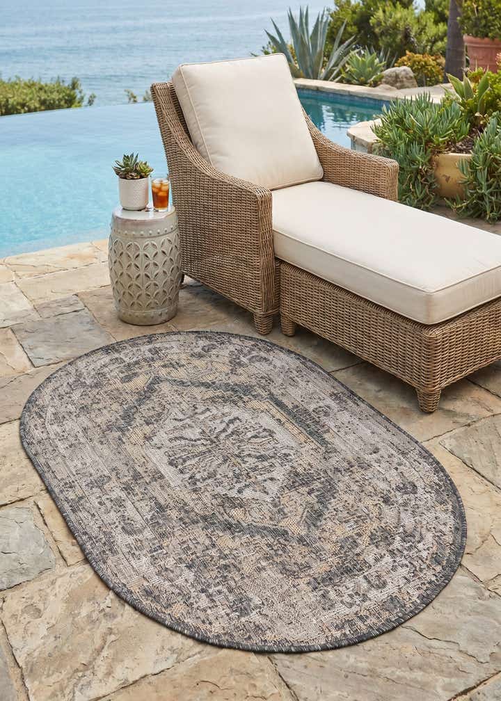 3' x 5' 3 Easy-Clean Traditional Indoor / Outdoor Oval Rug