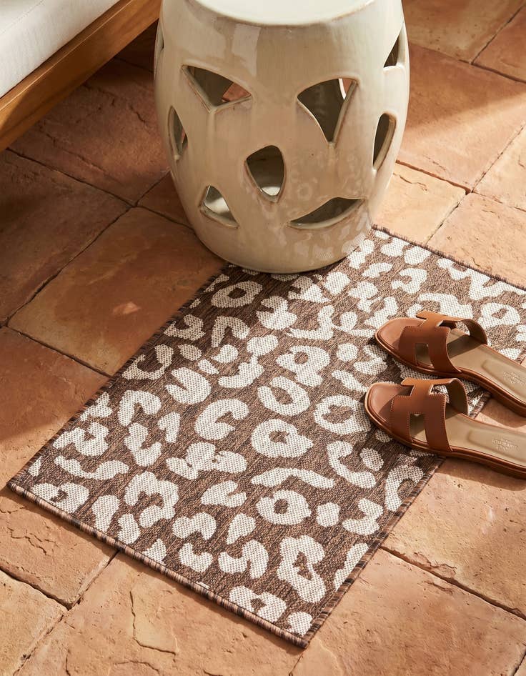 Detail image of 2' x 3' Easy-Clean Safari Indoor / Outdoor Rug