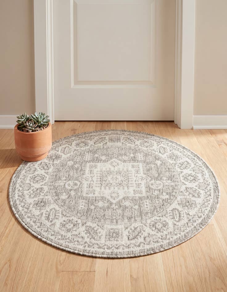 Detail image of 3' x 3' Easy-Clean Aztec Indoor / Outdoor Round Rug