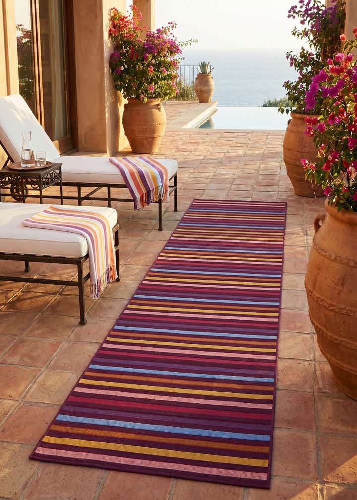 2' 7 x 10' Easy-Clean Striped Indoor / Outdoor Runner Rug