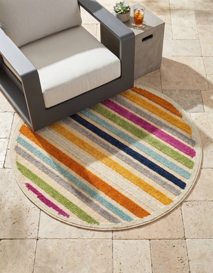 Detail image of 3' 3 x 3' 3 Easy-Clean Aruba Indoor / Outdoor Round Rug