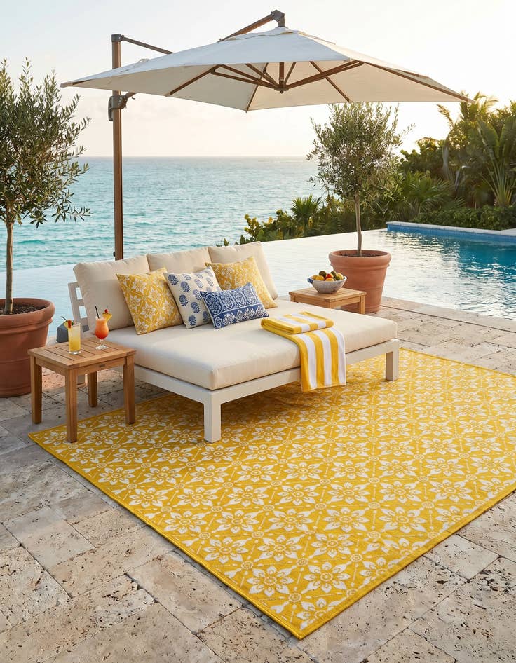 Detail image of 7' 10 x 10' Easy-Clean Trellis Indoor / Outdoor Rug