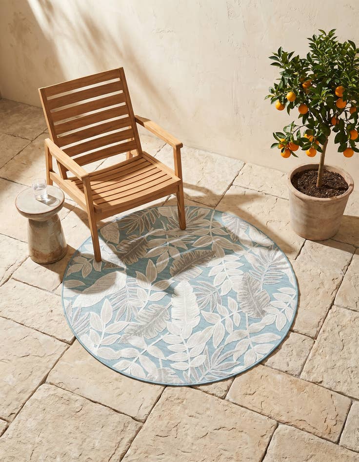 Detail image of 4' 5 x 4' 5 Easy-Clean Botanical Indoor / Outdoor Round Rug