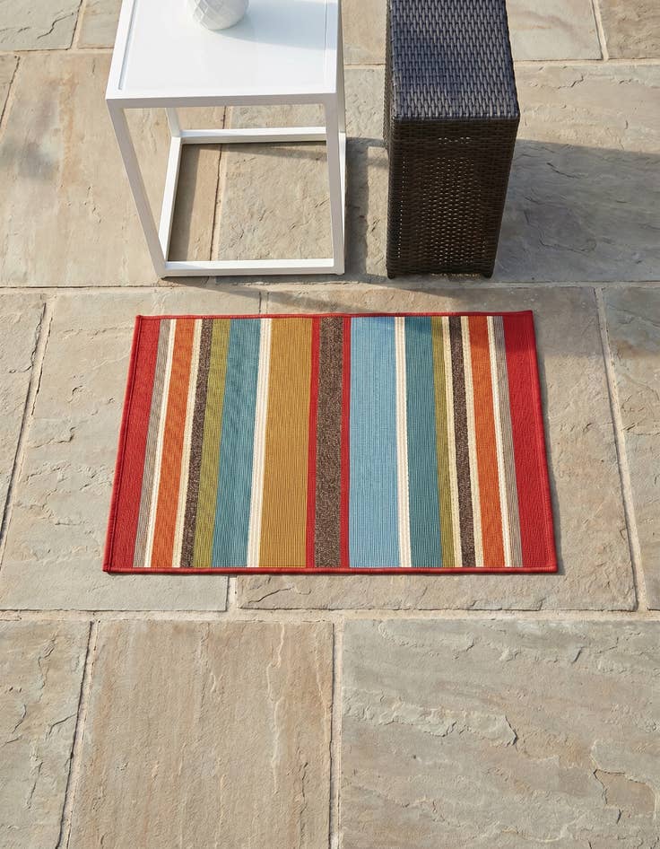 Detail image of 2' x 3' Easy-Clean Modern Indoor / Outdoor Rug