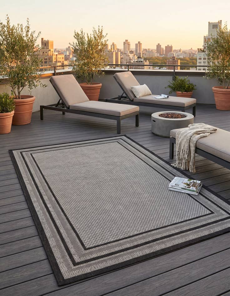 Detail image of 5' 3 x 8' Easy-Clean Border Indoor / Outdoor Rug