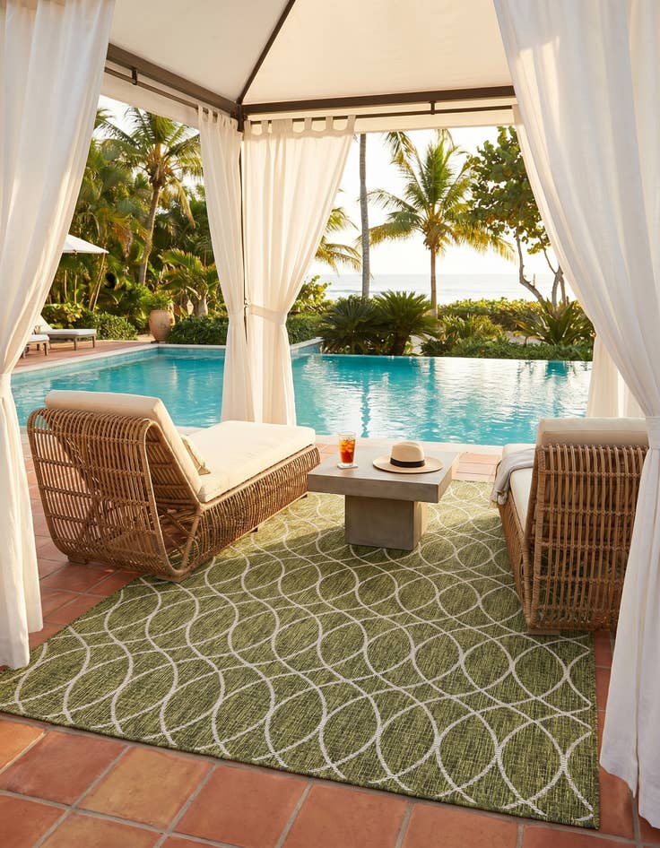 Detail image of 5' 3 x 8' Easy-Clean Trellis Indoor / Outdoor Rug
