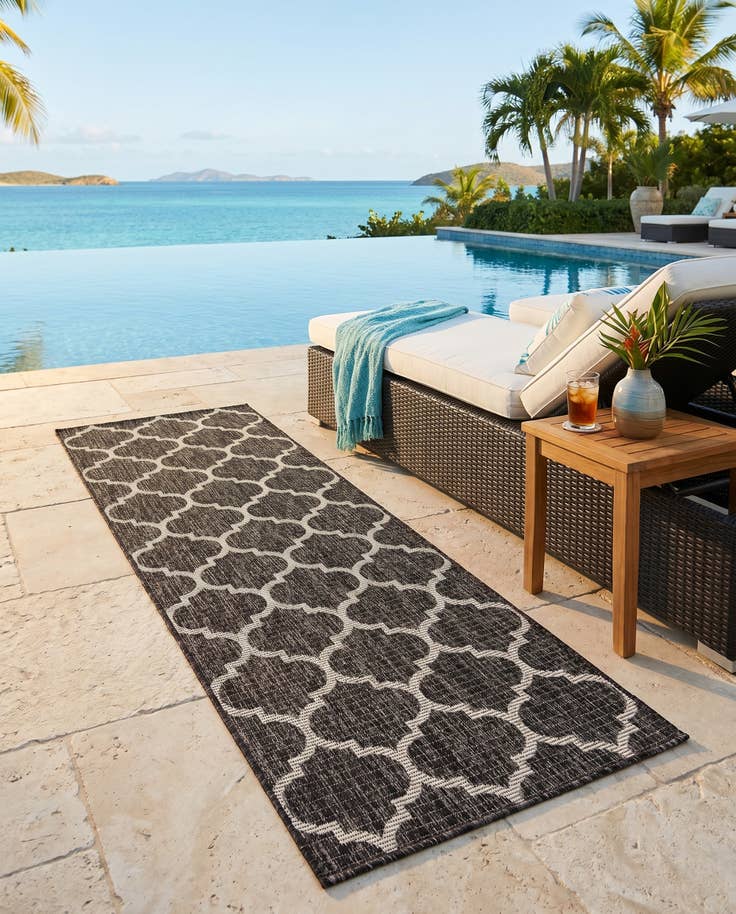 Detail image of 2' x 6' Easy-Clean Lattice Indoor / Outdoor Runner Rug