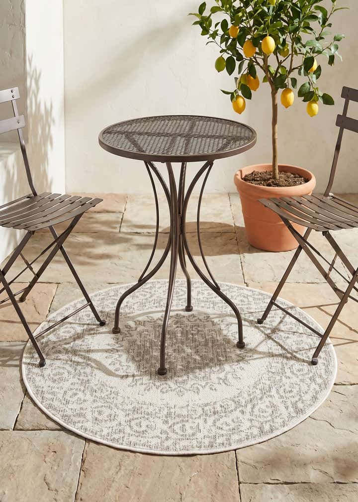 3' x 3' Easy-Clean Traditional Indoor / Outdoor Round Rug
