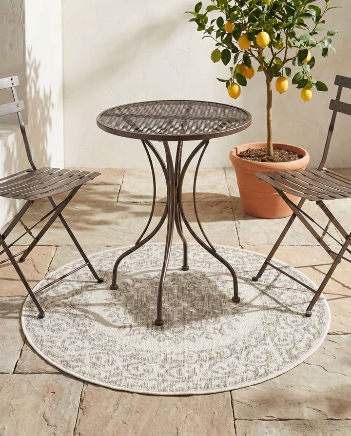 3' x 3' Easy-Clean Traditional Indoor / Outdoor Round Rug