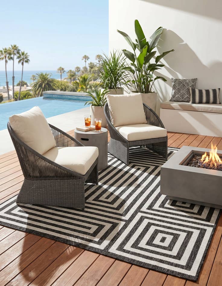 Detail image of 5' 3 x 8' Easy-Clean Modern Indoor / Outdoor Rug