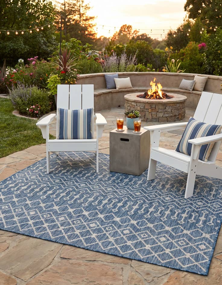 Detail image of 5' 3 x 5' 3 Easy-Clean Lattice Indoor / Outdoor Square Rug