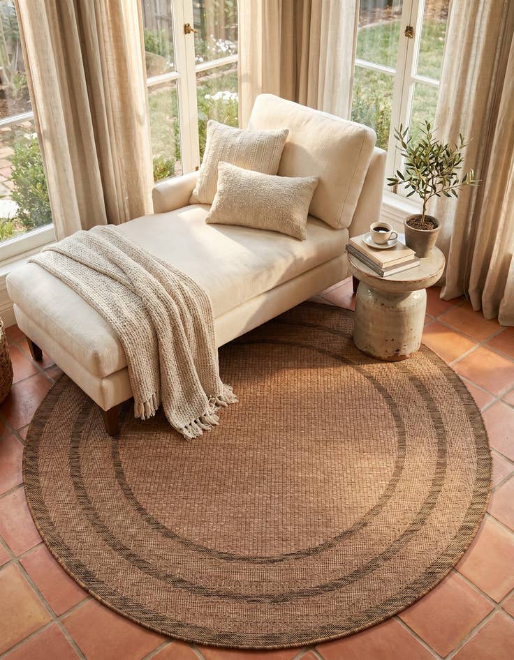 Detail image of 6' x 6' Easy-Clean Border Indoor / Outdoor Round Rug