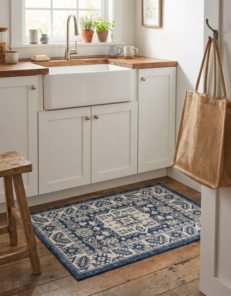 Detail image of 2' x 3' Easy-Clean Aztec Indoor / Outdoor Rug